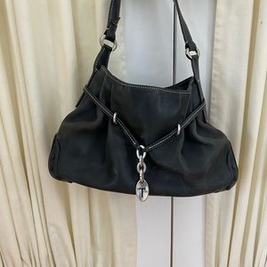 Tom’s leather purse